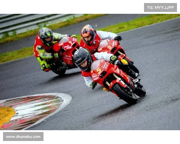 青少年摩托车赛事